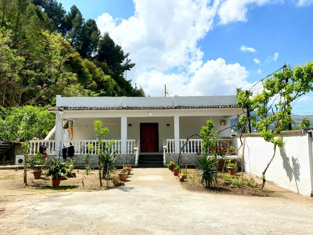 Eni Guesthouse parking on site - Imazhi 6