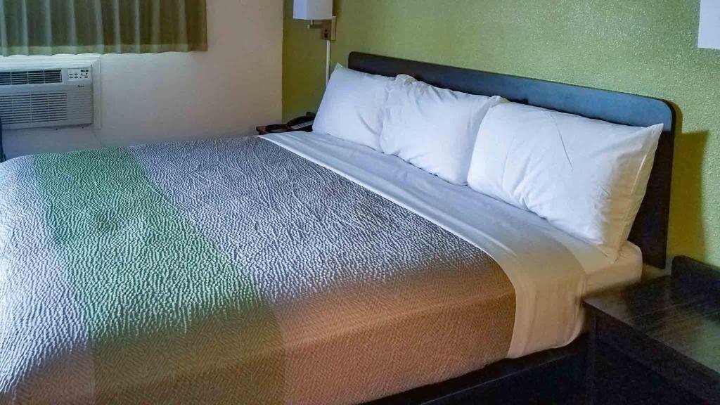Motel 6-Burlington, WA photo
