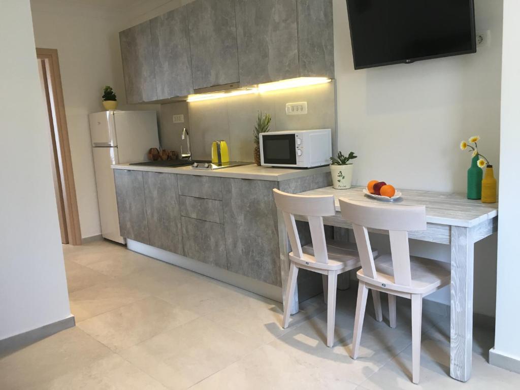 Kuchyň nebo kuchyňský kout v ubytování Pithos Apartments