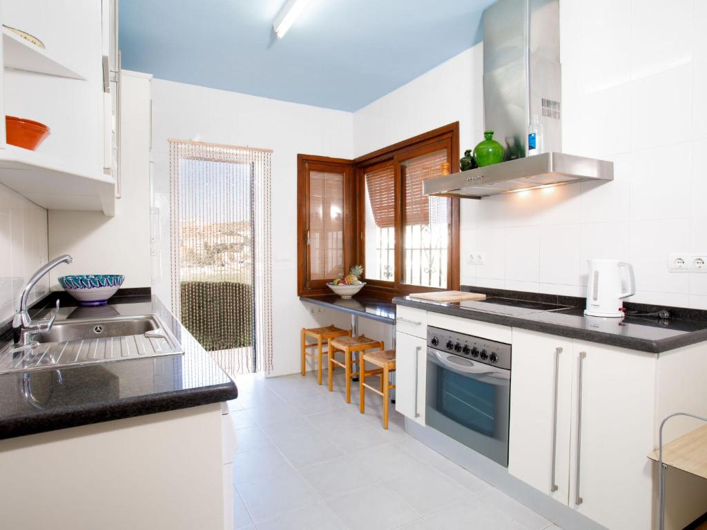 Kuchyňa alebo kuchynka v ubytovaní Villa Villa Tulipán by Interhome