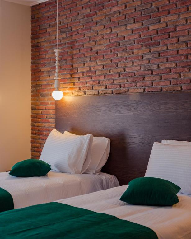 Postel nebo postele na pokoji v ubytování Hotel BLOOM Batumi