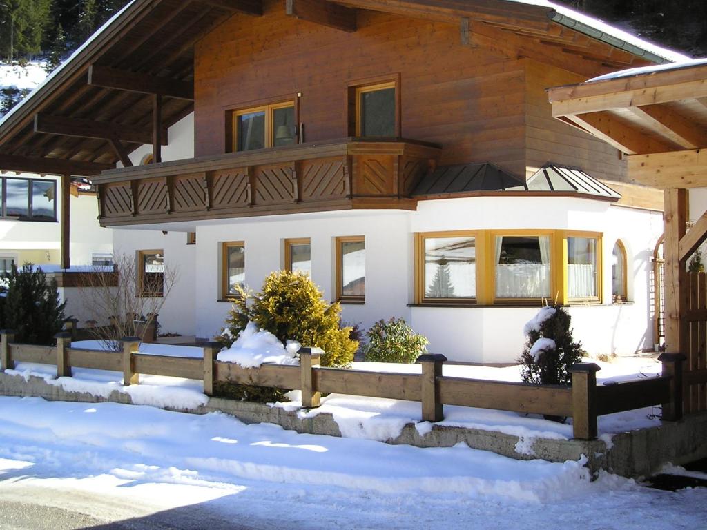 Apartments Weißstein v zime