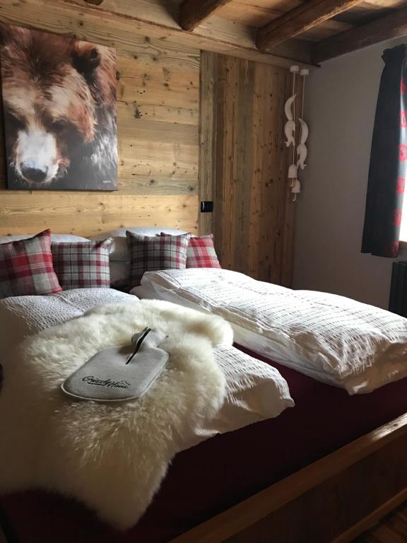 Postel nebo postele na pokoji v ubytování Grizzly Haus & Frosch Restaurant - Teritoria