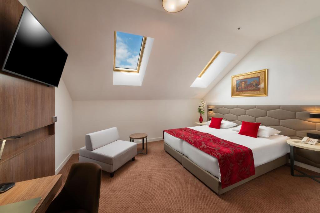 
Large Double or Twin Room
