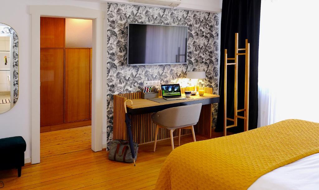 Au 31 - Deluxe Double Room With Balcony