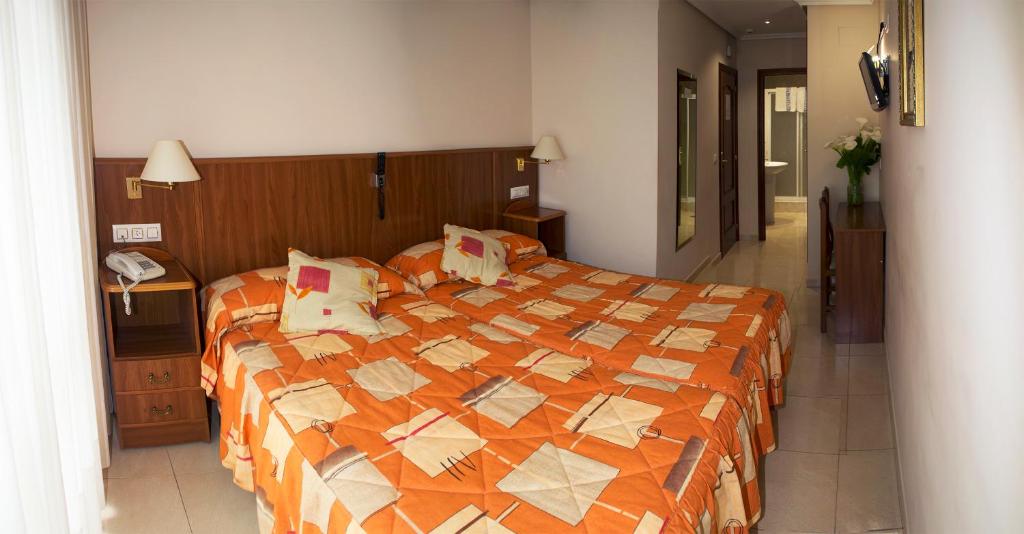Posteľ alebo postele v izbe v ubytovaní HOTEL LORENZO