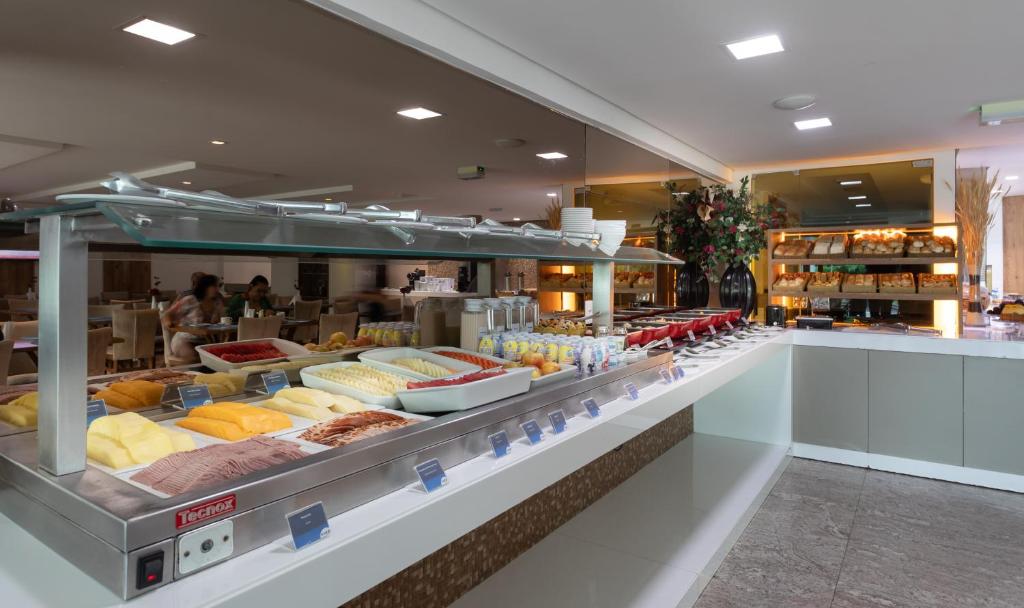 Comida no hotel ou em algum lugar perto