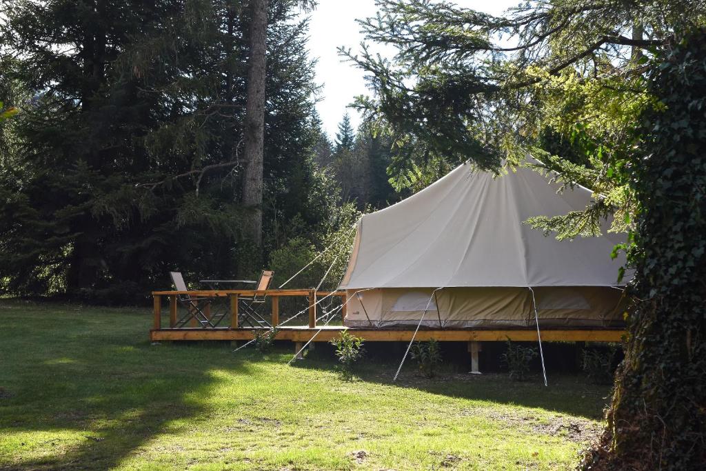 Gallery image of Glamping at Camping La Source in Saint-Pierre-dʼArgençon