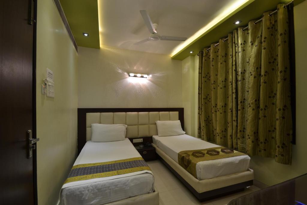 Postel nebo postele na pokoji v ubytování Hotel Central Residency