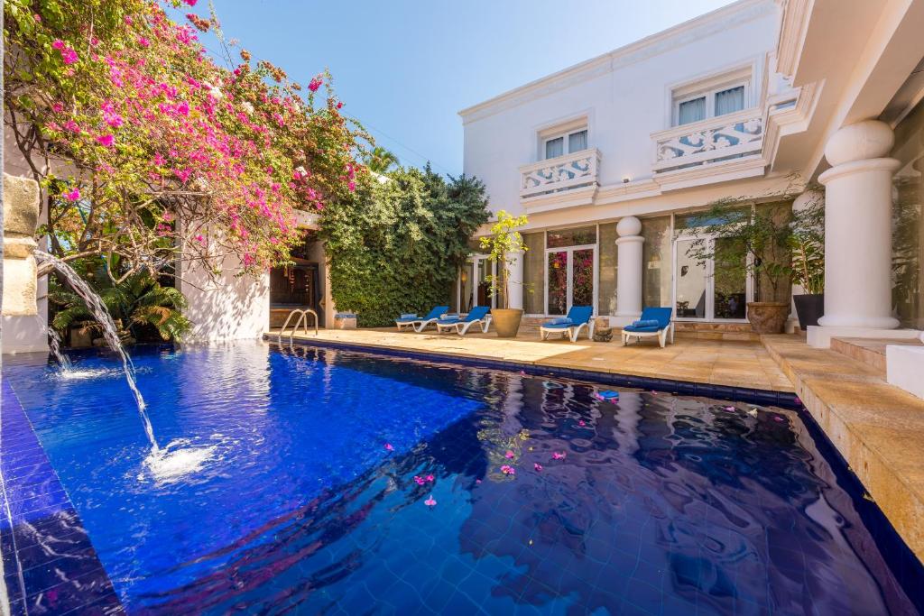 A piscina localizada em Casa Harb Hotel Boutique ou nos arredores