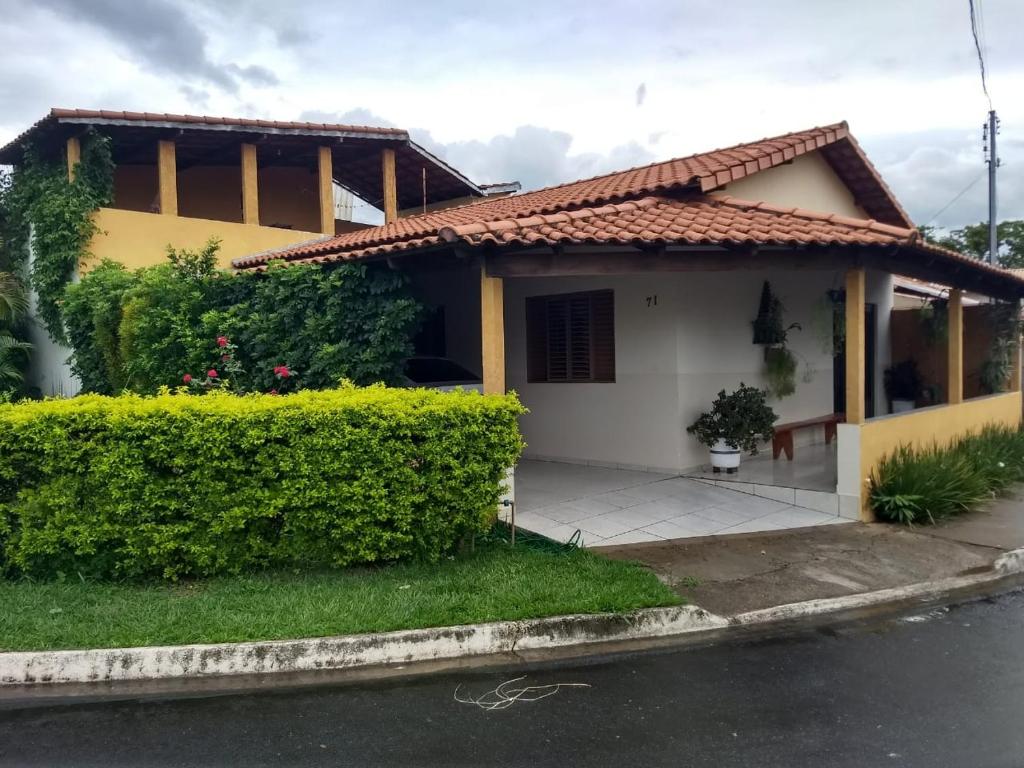  Casa - ótima hospedagem (jardim e terraço)