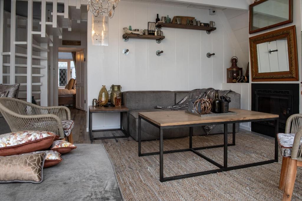 Area soggiorno di SALT Boutique Guesthouse