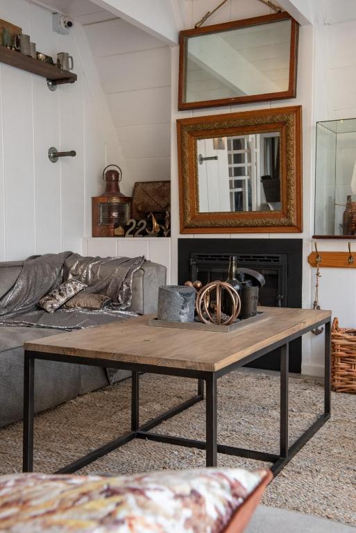 Area soggiorno di SALT Boutique Guesthouse
