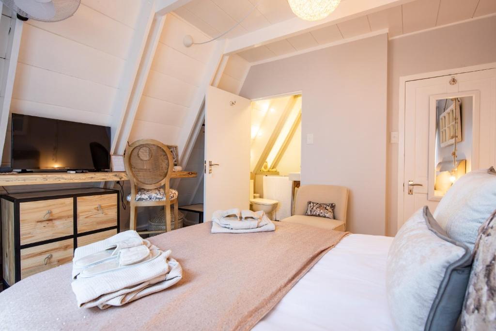 Letto o letti in una camera di SALT Boutique Guesthouse