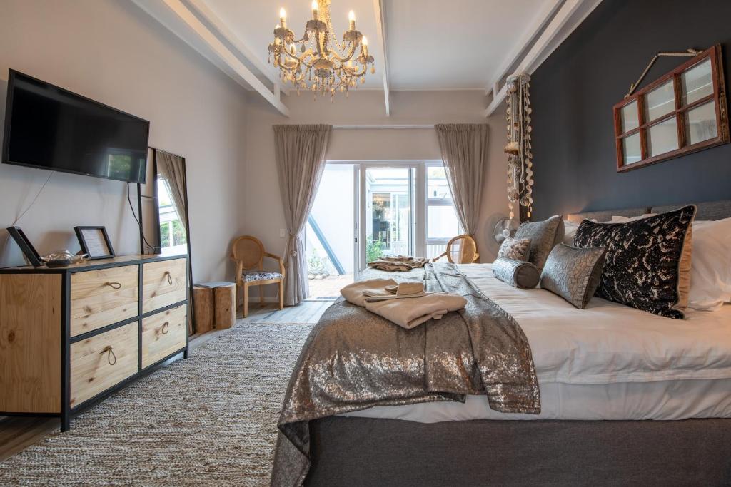Letto o letti in una camera di SALT Boutique Guesthouse