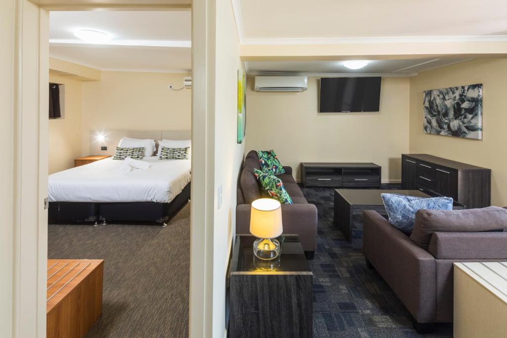 Nightcap At Balaclava Hotel - Resim 40