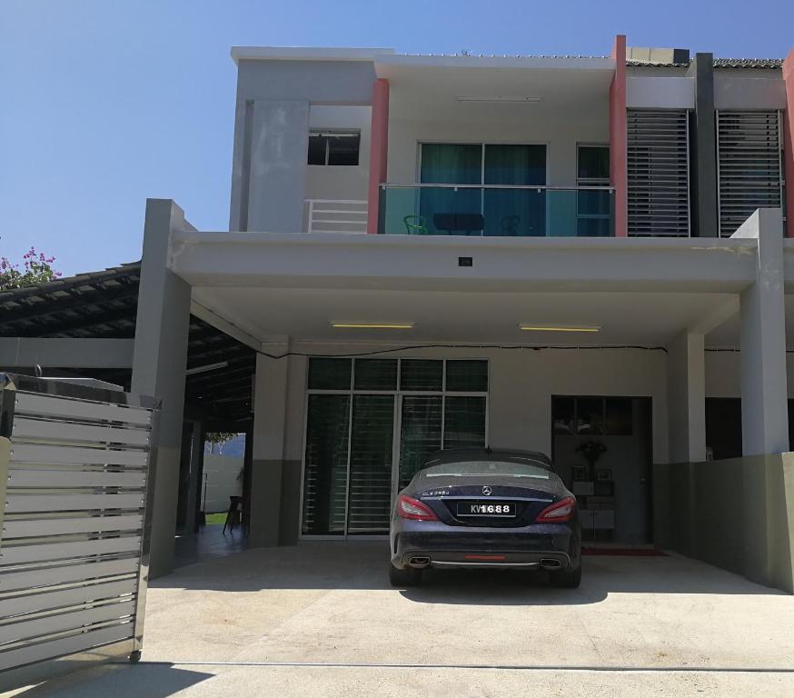 a car parked in front of a house at Foxi villa Langkawi196 佛系休闲别墅兰卡威196 in Kuah