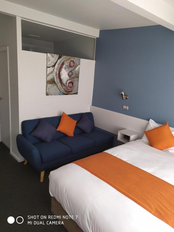 Postel nebo postele na pokoji v ubytování Waterfront Lodge Motel