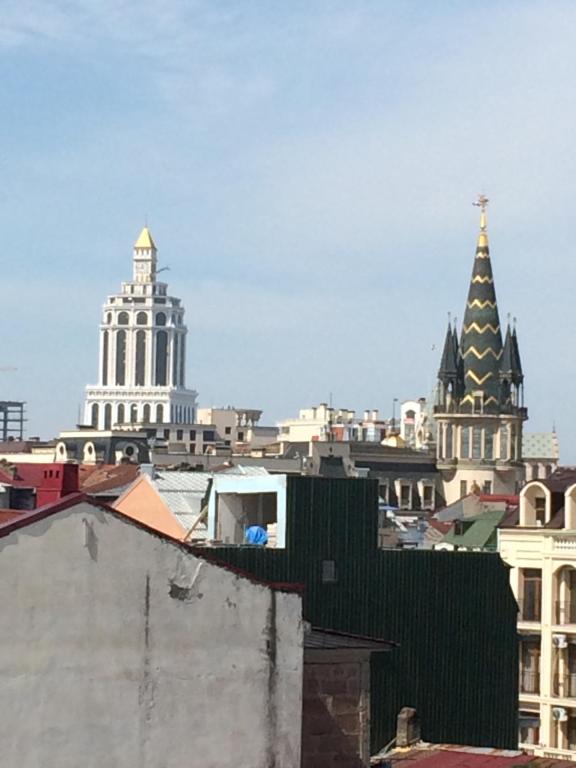 Nespecifikovaný výhled na destinaci Batumi nebo výhled na město při pohledu z penzionu