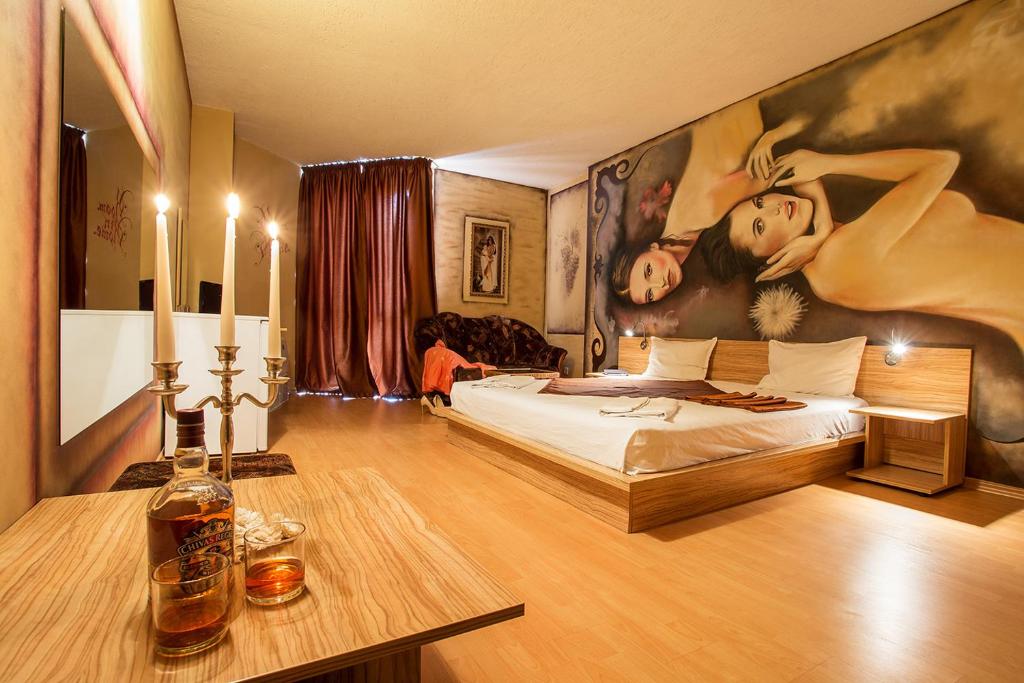 A bed or beds in a room at Art Hotel Simona