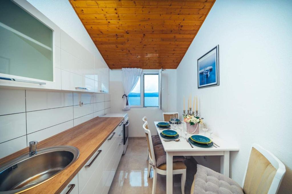 Kuchyň nebo kuchyňský kout v ubytování Apartments Juric