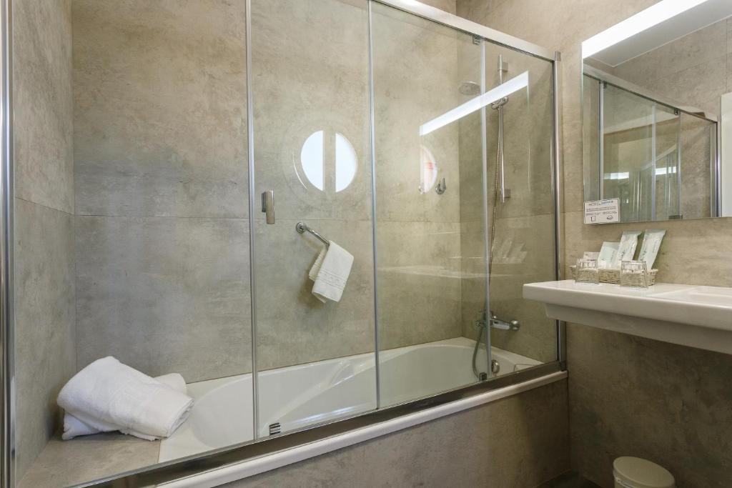 A bathroom at Hotel Comfort Dauro 2
