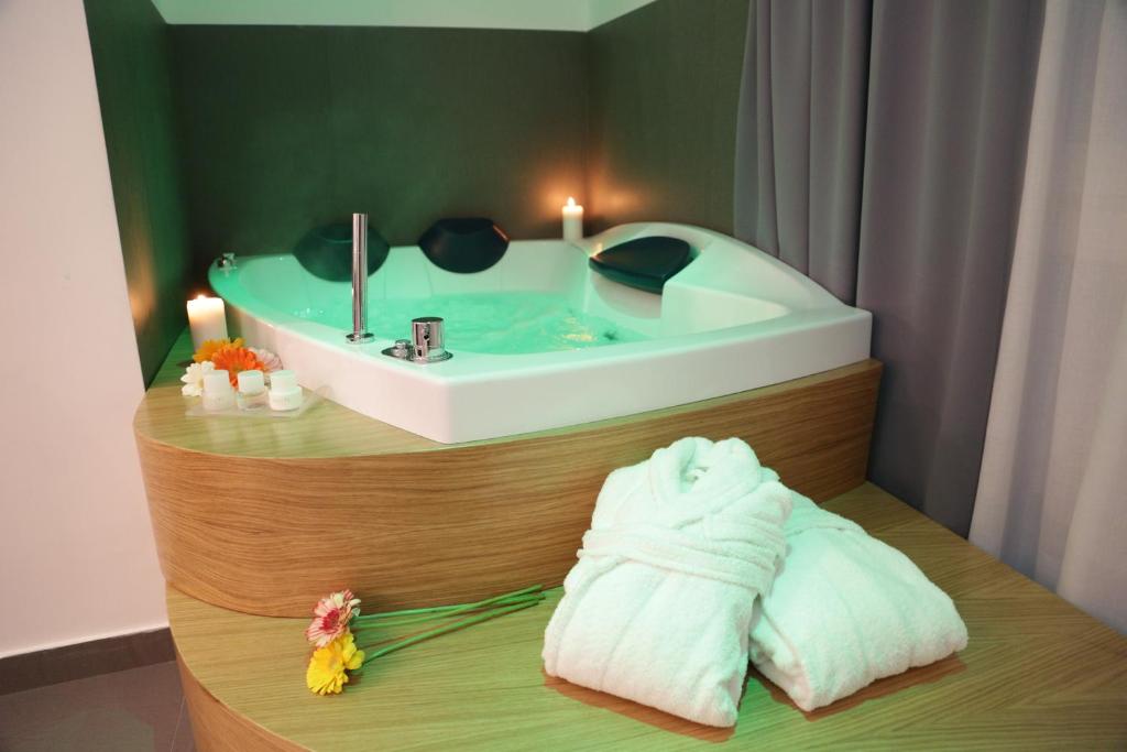 Zdjęcie z galerii obiektu Cellamare Suite & Spa w mieście Neapol