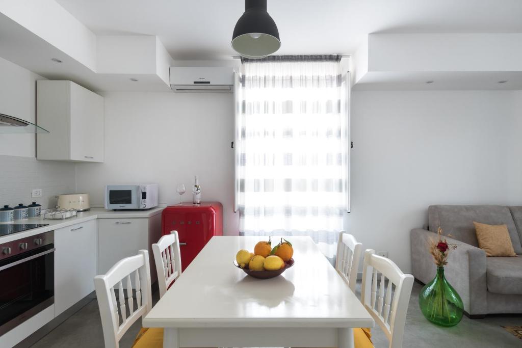A kitchen or kitchenette at AM Suite with terrace by Wonderful Italy