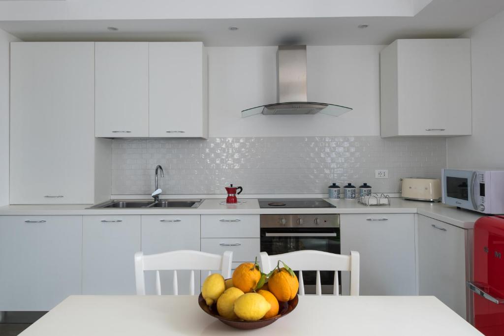 A kitchen or kitchenette at AM Suite with terrace by Wonderful Italy