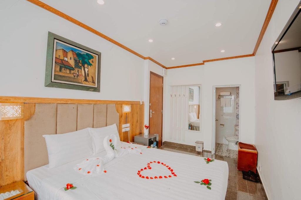 Postel nebo postele na pokoji v ubytování Hanoi Asia Hotel