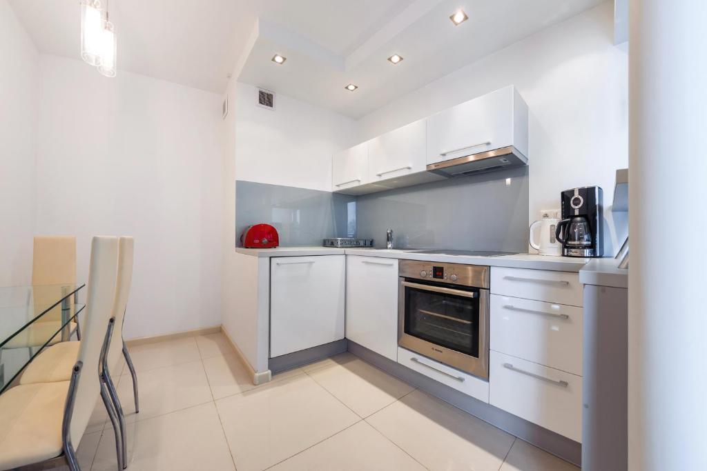 Kuchyňa alebo kuchynka v ubytovaní Apartamenty Sun & Snow Światowida