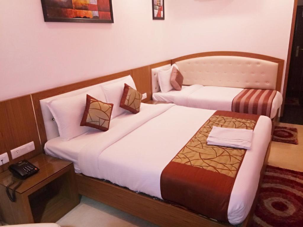 Postel nebo postele na pokoji v ubytování Hotel Suktara International
