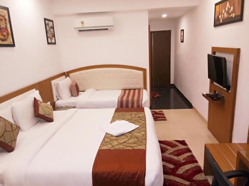 Postel nebo postele na pokoji v ubytování Hotel Suktara International
