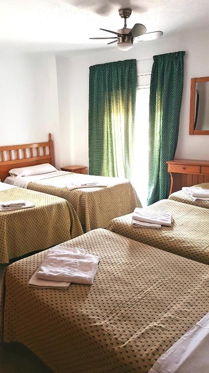 Postel nebo postele na pokoji v ubytování Hostal Isabel