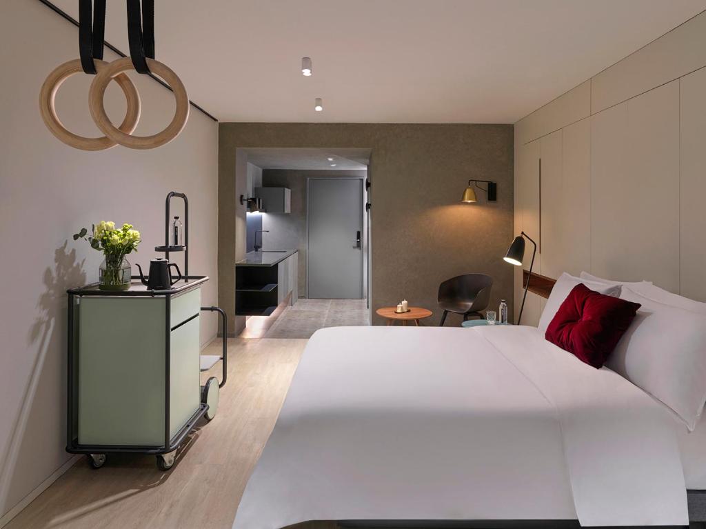 Postel nebo postele na pokoji v ubytování Stey Beijing Wangfujing Hotel