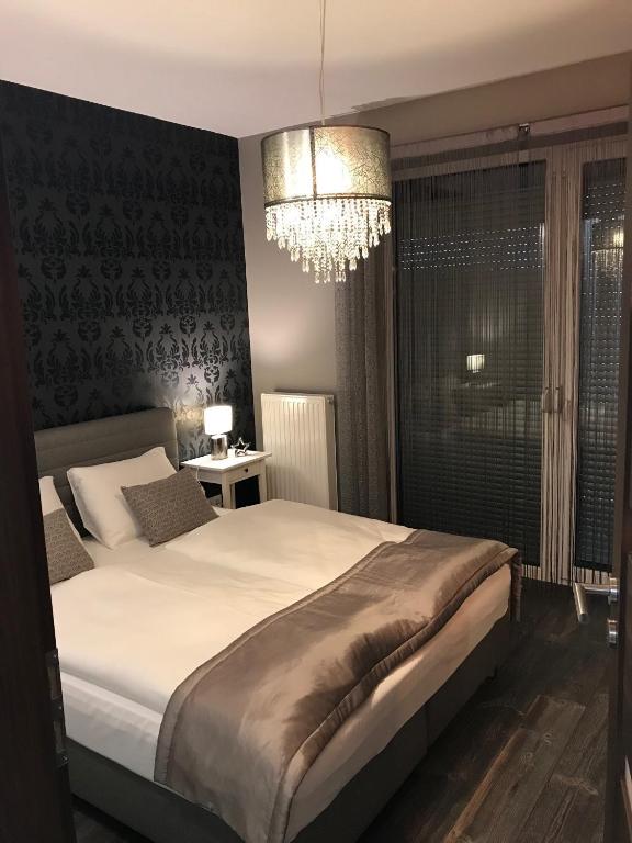 Postel nebo postele na pokoji v ubytování Orient Suite