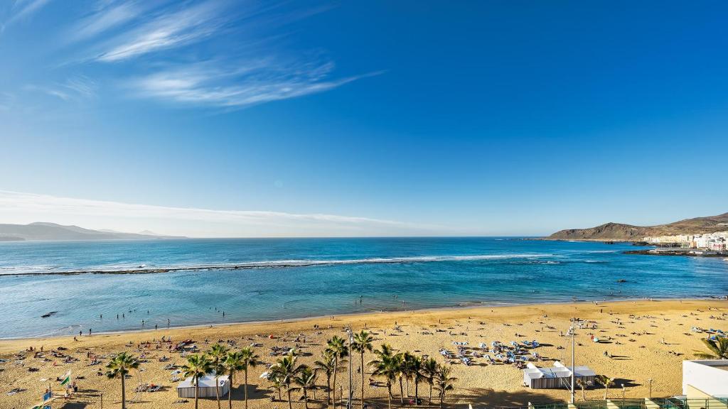 a view of a beach with palm trees and the ocean at Bull Reina Isabel & SPA in Las Palmas de Gran Canaria