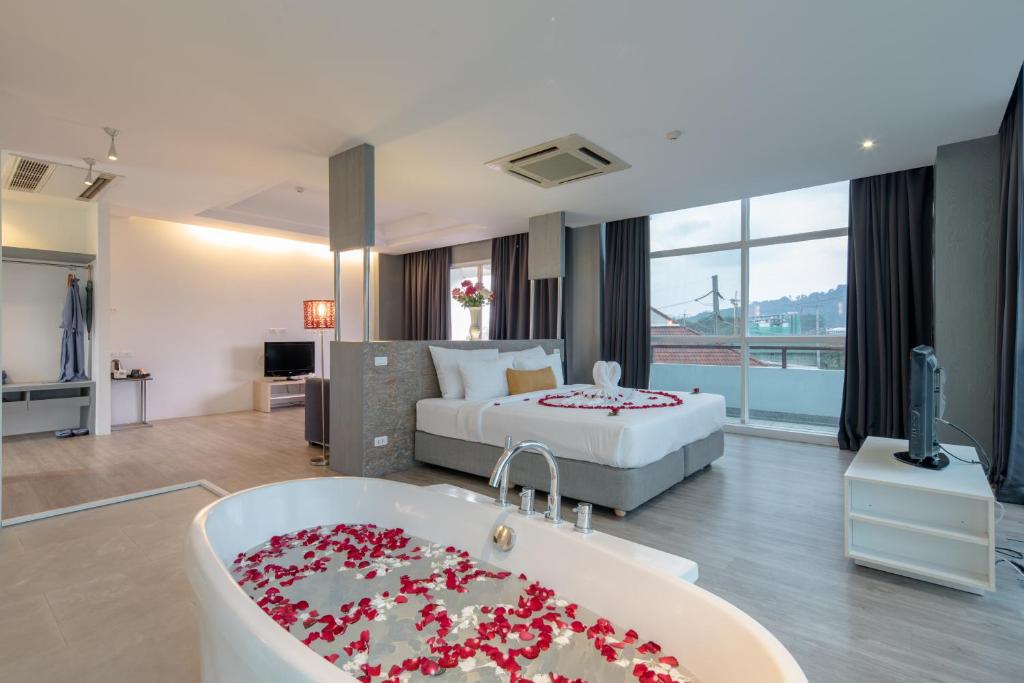 Postel nebo postele na pokoji v ubytování DARA Hotel - SHA Plus