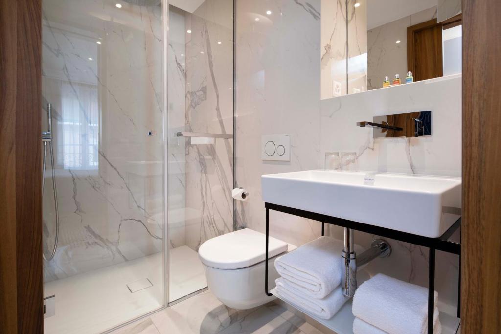 Koupelna v ubytování Hotel D Geneva