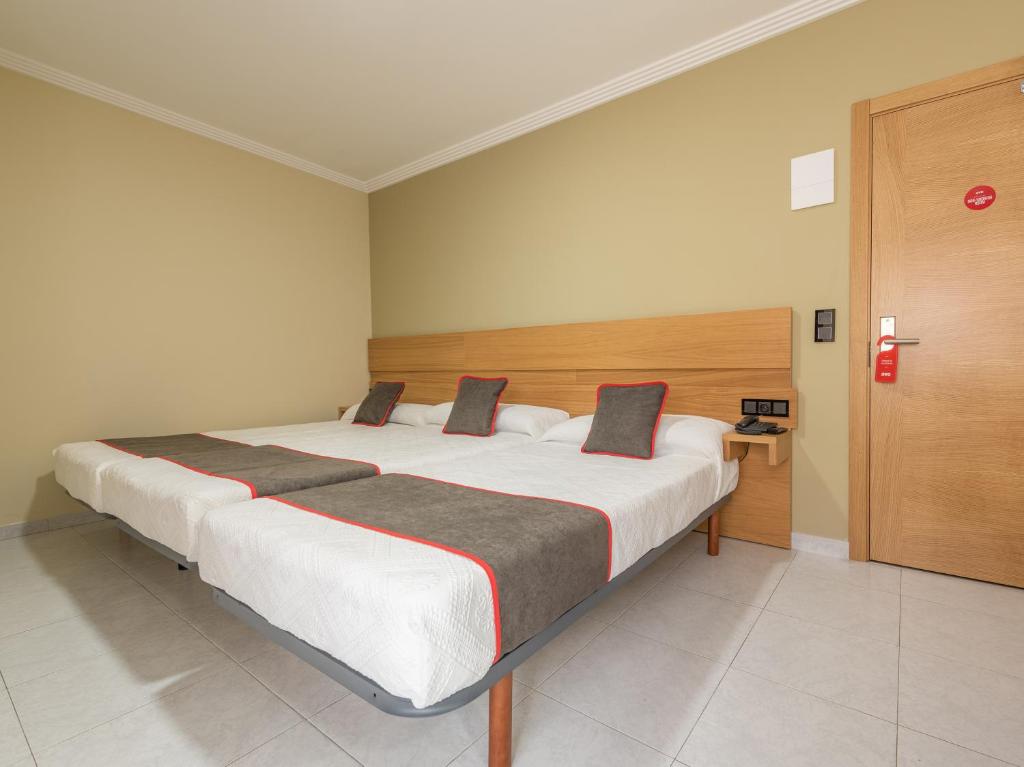 a large bedroom with two beds in it at Hotel Casa Marín in Revolta