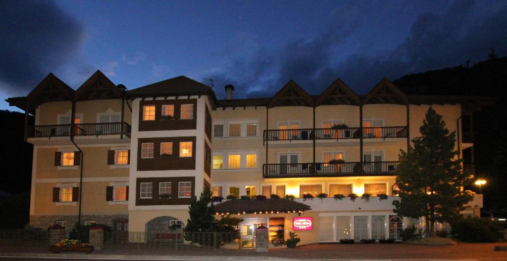 Zdjęcie z galerii obiektu Hotel Villa Rosa w mieście Campitello di Fassa