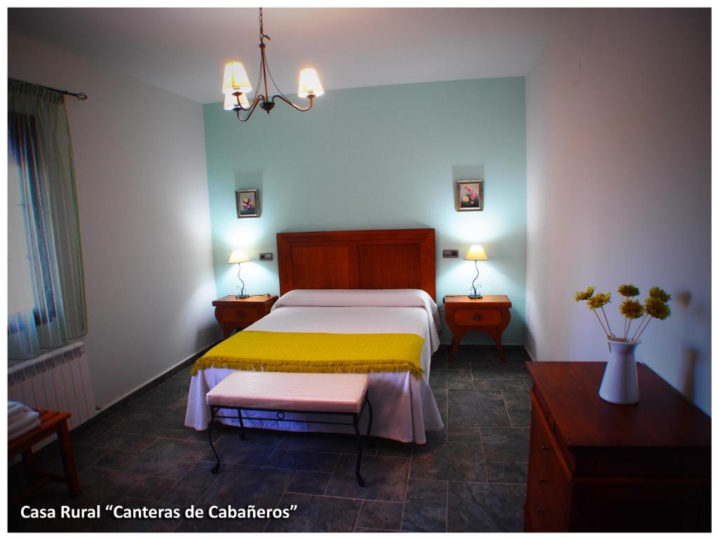 Postel nebo postele na pokoji v ubytování Casa Rural Las Canteras de Cabañeros