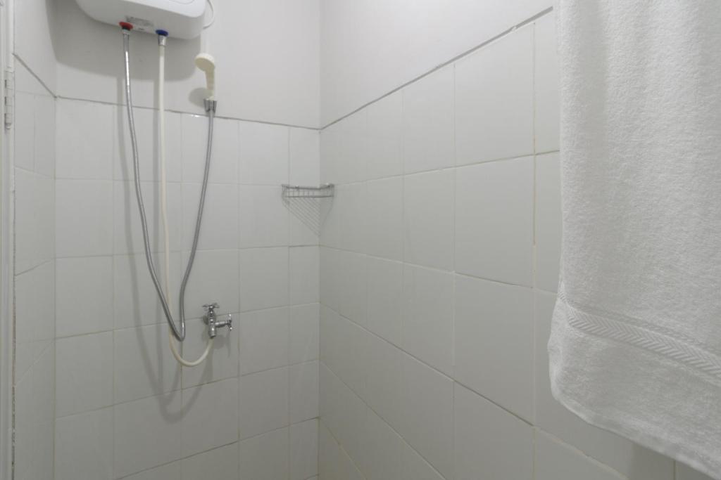 RedDoorz Apartment @ Dramaga Tower - Economy Double Room
