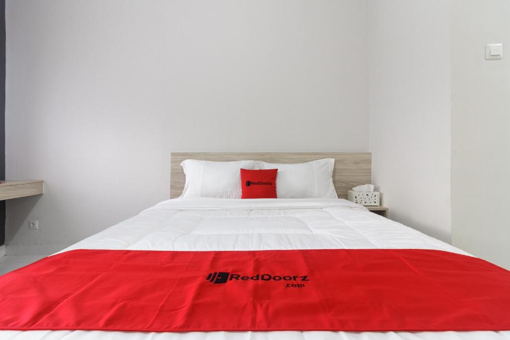 RedDoorz Apartment @ Dramaga Tower - 