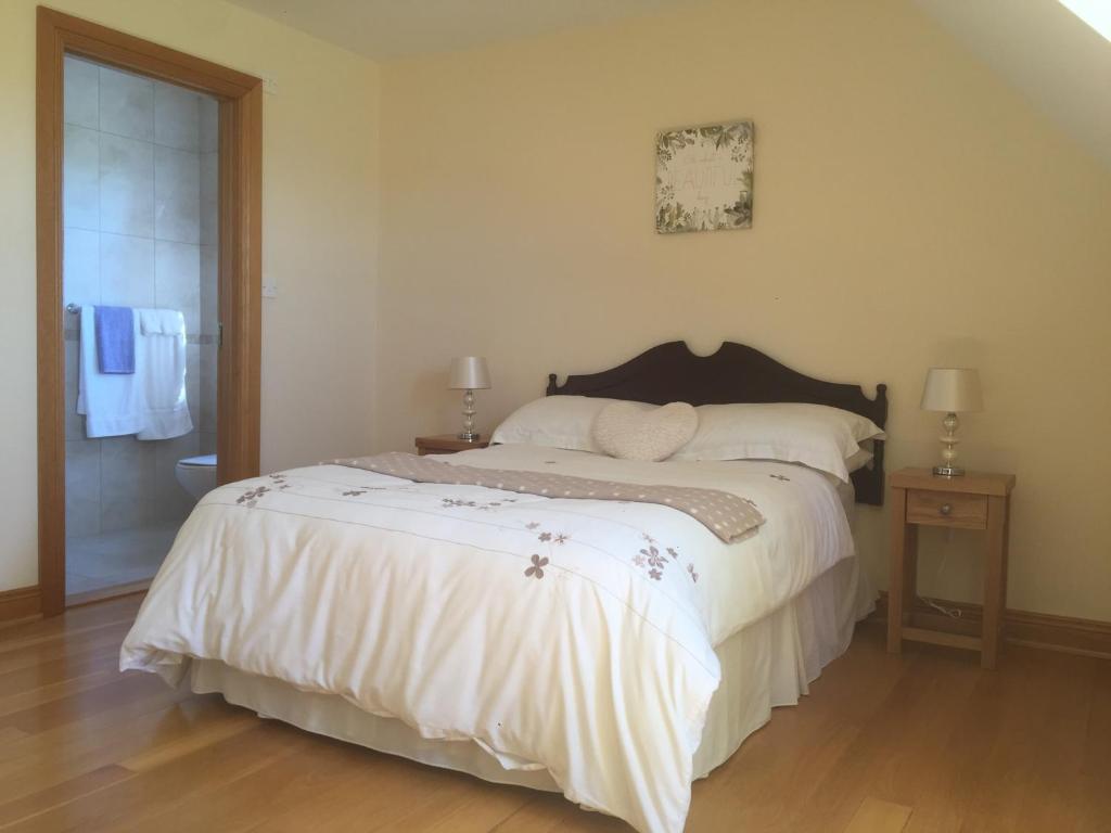 Postel nebo postele na pokoji v ubytování Bealaha House