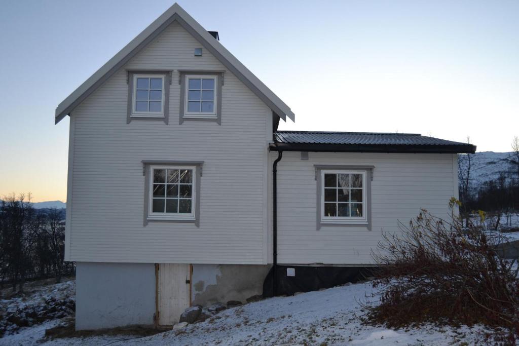 Kvaløya Lodge - Four-Bedroom House