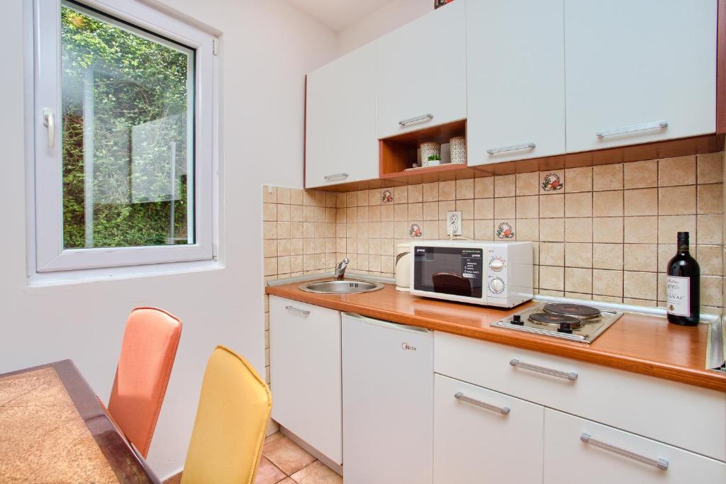 Una cocina o cocineta en Apartments Ivanović