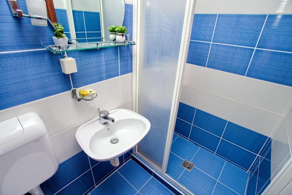 Un baño de Apartments Ivanović