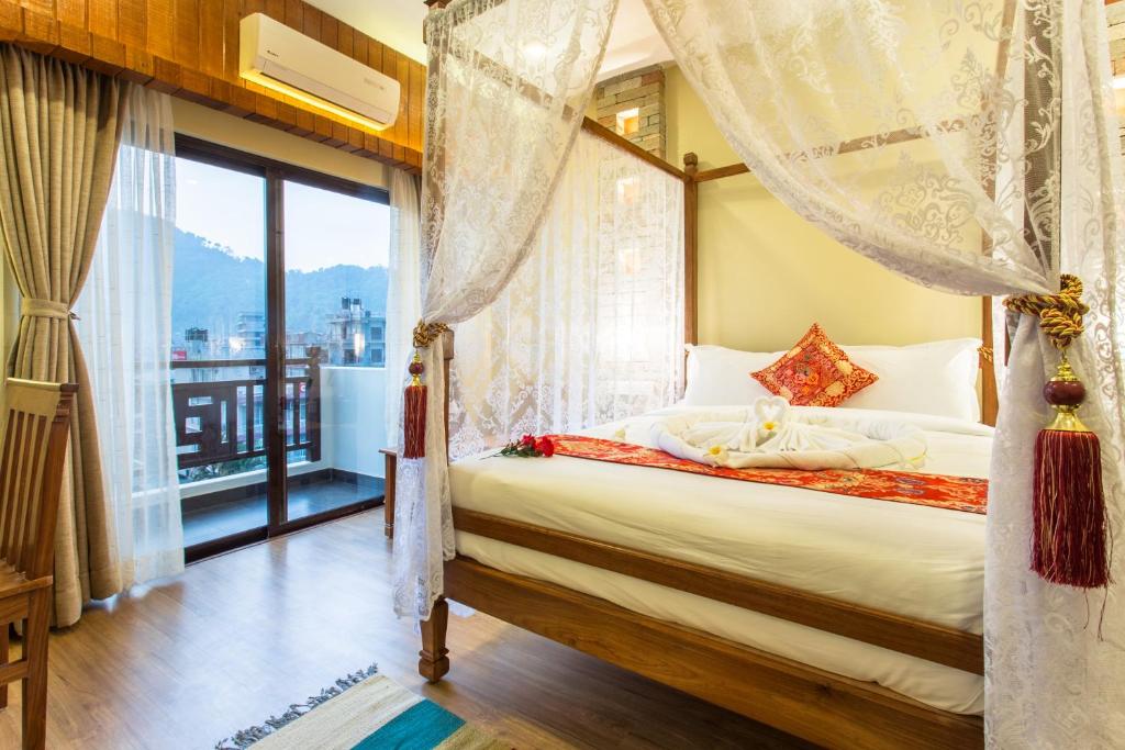 Postel nebo postele na pokoji v ubytování Hotel Mala Pokhara