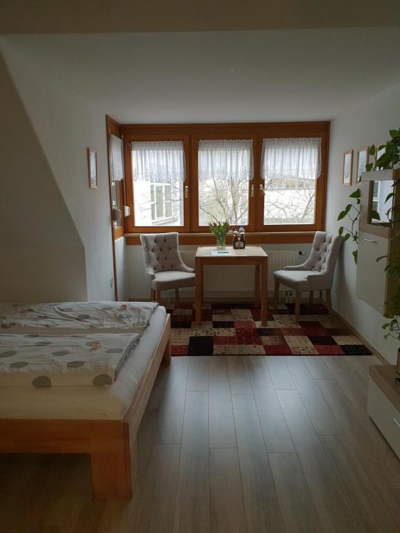 a bedroom with a bed and a table and chairs at Ferienwohnung "Elsnerstrasse" in Nürnberg